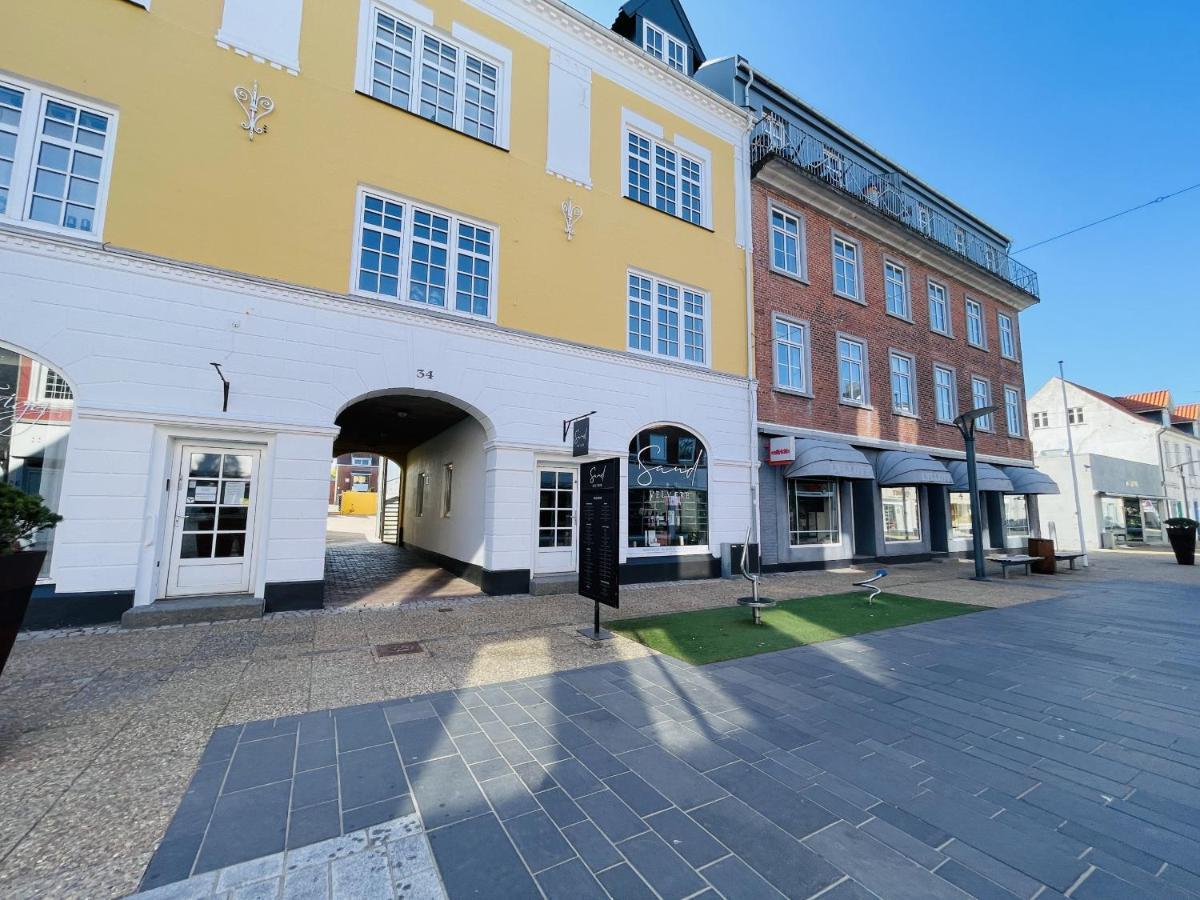 Aday - Charming Apartment In The Pedestrian Street Of Frederikshavn Dış mekan fotoğraf