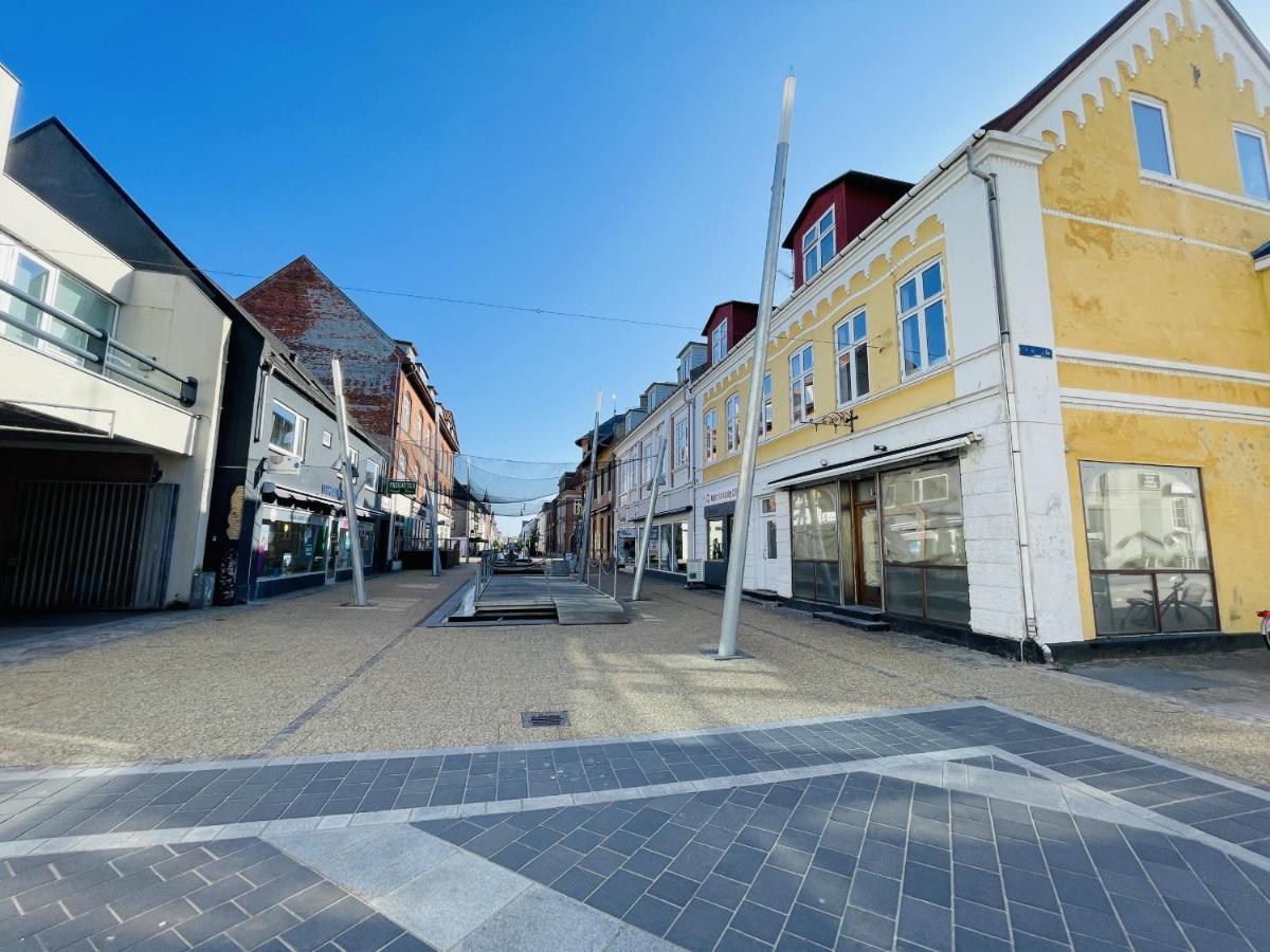 Aday - Charming Apartment In The Pedestrian Street Of Frederikshavn Dış mekan fotoğraf
